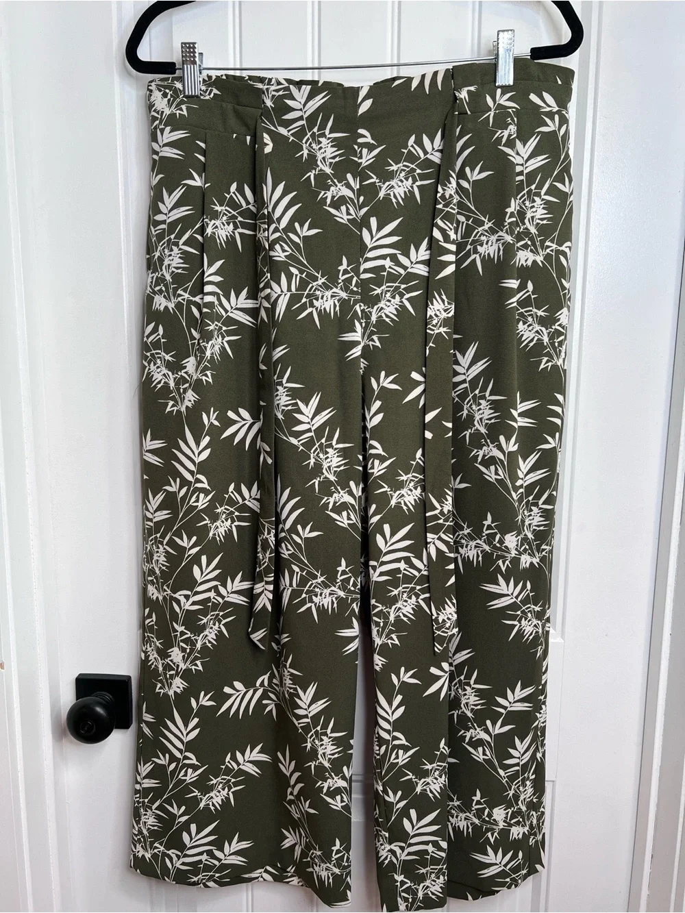 Worthington Olive Green Wide-Leg Floral Print Pants with Tie‎ Waist. Size Large.